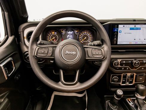 Used 2025 Jeep Wrangler Unlimited Sport AWD/4WD image 39
