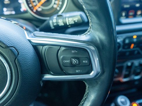 Used 2018 Jeep Wrangler Unlimited Sahara w/ Uconnect 4C Nav & Sound Group image 24