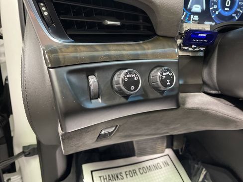 Used 2019 Cadillac Escalade Platinum AWD/4WD image 31
