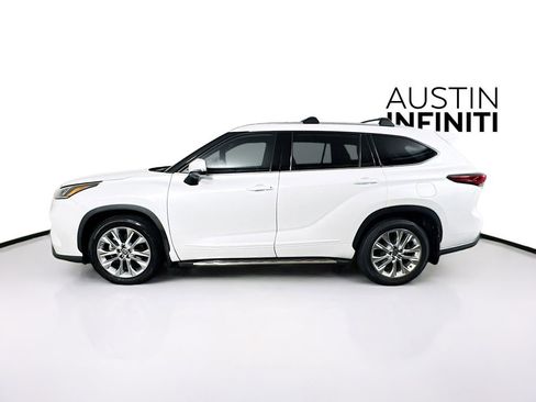 Used 2022 Toyota Highlander Limited FWD image 4