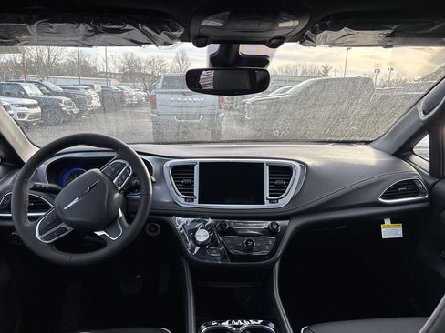 New 2026 Chrysler Pacifica Limited image 5