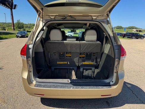 Used 2012 Toyota Sienna XLE AWD/4WD image 17