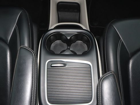 Used 2023 Chrysler Pacifica Touring-L FWD image 20