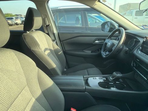 Used 2025 Nissan Rogue SV FWD image 4