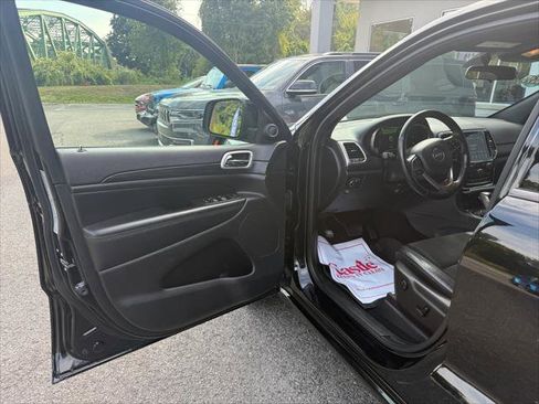 Certified 2021 Jeep Grand Cherokee Laredo X image 12