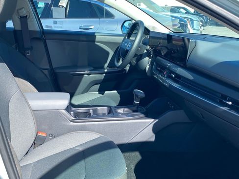 New 2026 Kia K4 LXS image 25