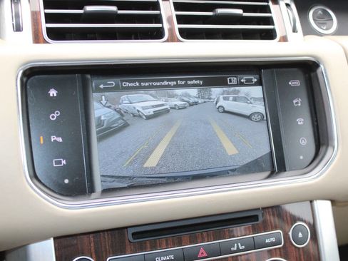 Used 2016 Land Rover Range Rover HSE image 17