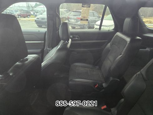 Used 2019 Ford Explorer XLT w/ Equipment Group 202A image 3