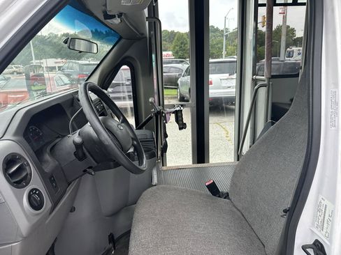 Used 2012 Ford E-450 and Econoline 450 Super Duty w/ Shuttle Bus Prep Pkg RWD image 10