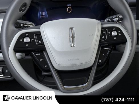 Used 2026 Lincoln Aviator AWD image 12