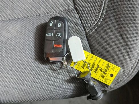 Used 2018 Dodge Charger SXT image 23