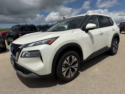 Used 2023 Nissan Rogue SV image 6