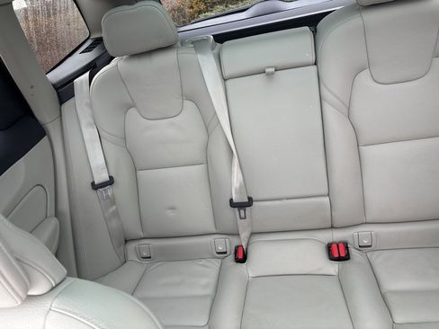 Certified 2023 Volvo XC60 B5 Plus w/ Climate Package image 30