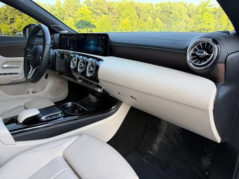 Used 2021 Mercedes-Benz CLA 250 image 24