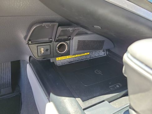 Used 2019 Toyota Camry XLE FWD image 34