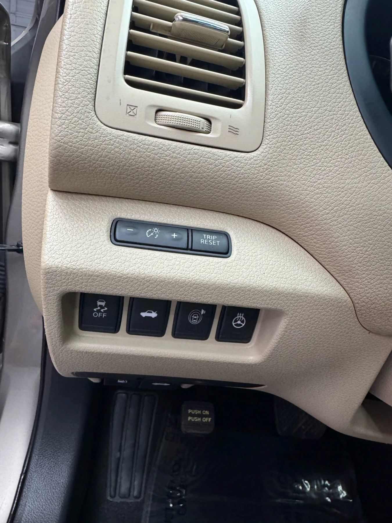 Used 2015 Nissan Altima 2.5 SL w/ Technology Package FWD image 13