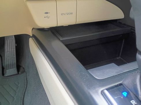 Used 2018 Toyota Camry XLE image 34