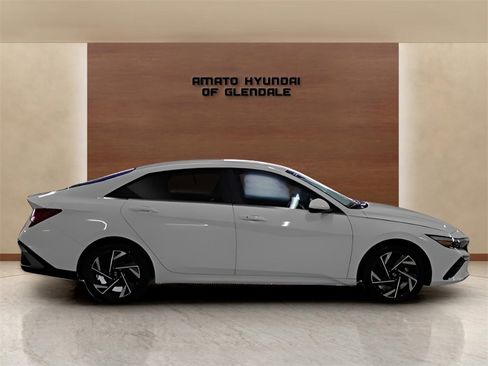 Certified 2025 Hyundai Elantra SEL image 7