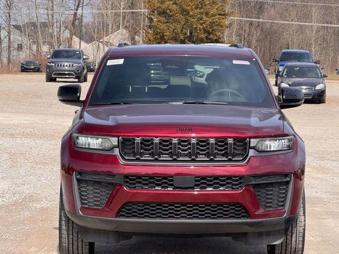 New 2026 Jeep Grand Cherokee Altitude AWD/4WD image 2
