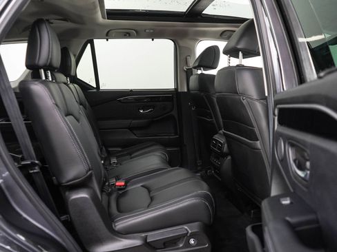 Used 2025 Honda Pilot Touring image 12
