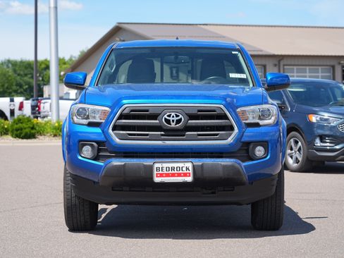 Used 2016 Toyota Tacoma SR5 w/ SR5 Appearance Package (SN) AWD/4WD image 8