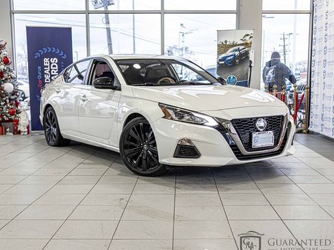 Used 2019 Nissan Altima 2.5 SR w/ SR Premium Package image 6