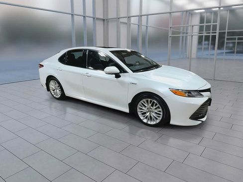 Certified 2018 Toyota Camry XLE w/ Audio Package FWD image 2