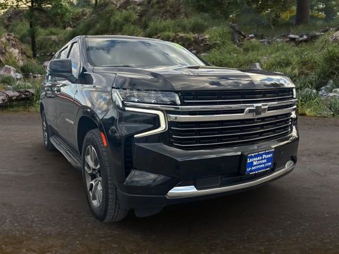 Used 2022 Chevrolet Suburban LT w/ Luxury Package image 3