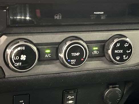 Used 2016 Toyota Tacoma TRD Off-Road w/ Towing Package AWD/4WD image 20