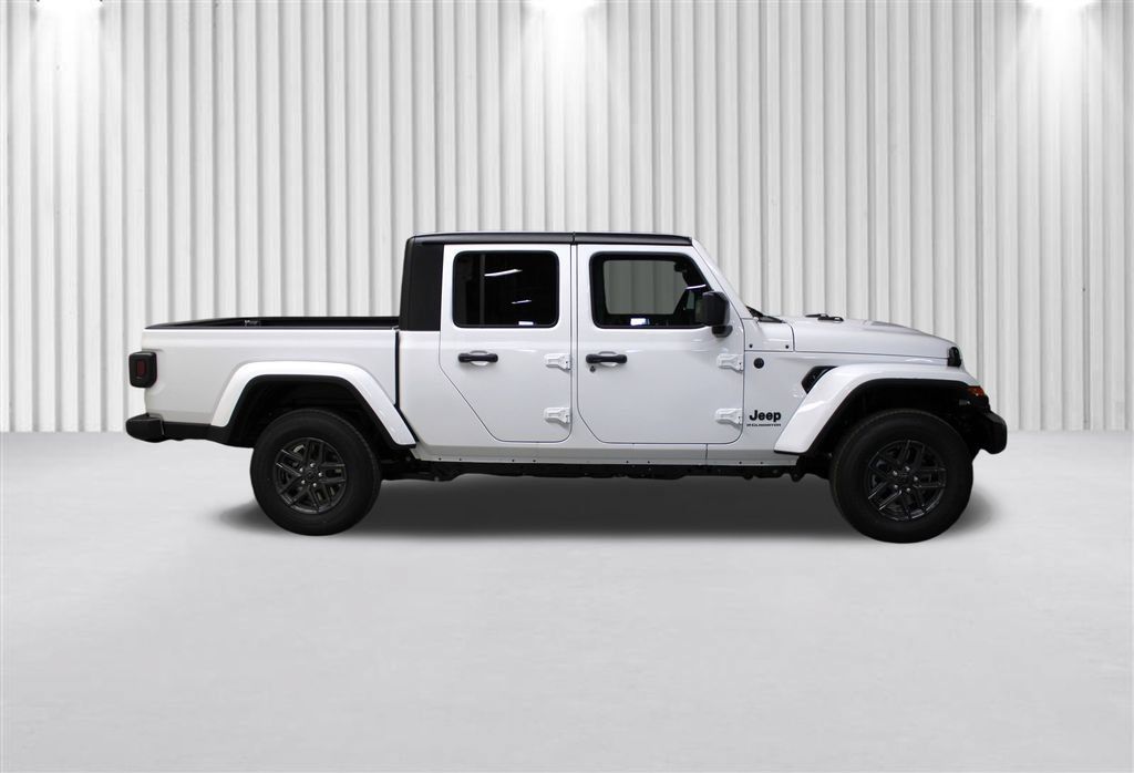 New 2026 Jeep Gladiator Sport AWD/4WD image 2