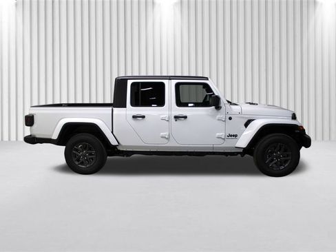New 2026 Jeep Gladiator Sport image 2