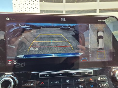 Used 2021 Toyota Highlander Limited FWD image 6