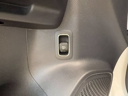 Used 2021 Mercedes-Benz GLB 250 image 38