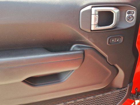 Used 2018 Jeep Wrangler Sport image 12