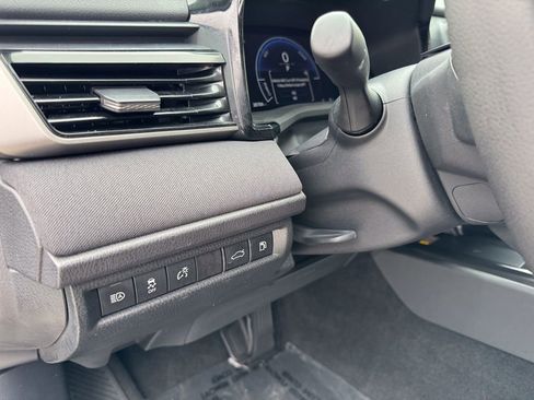 Used 2025 Toyota Camry LE image 11