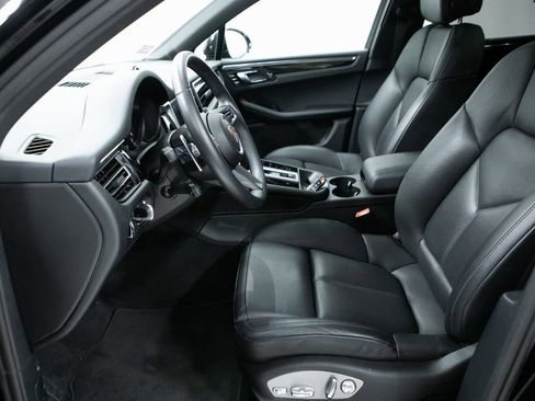 Certified 2025 Porsche Macan image 16