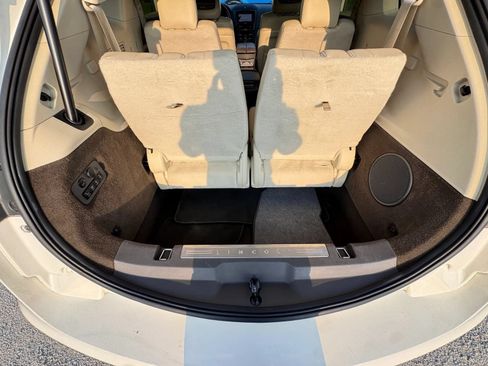Used 2013 Lincoln MKT AWD image 17