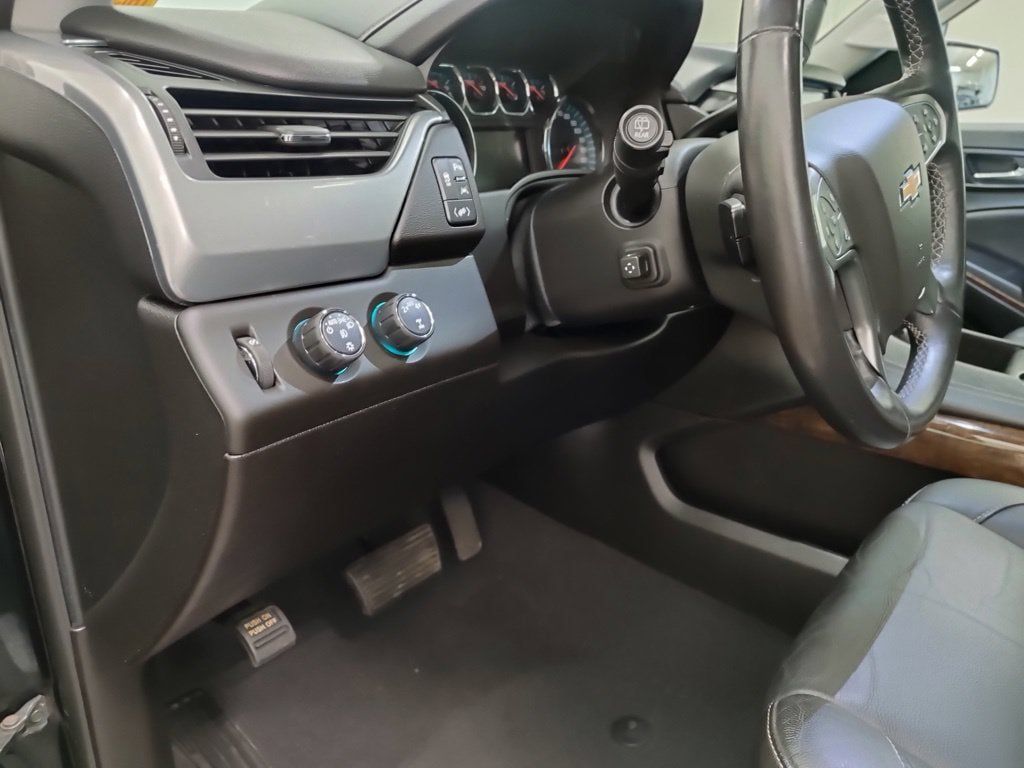 Used 2019 Chevrolet Tahoe LT w/ Luxury Package AWD/4WD image 12