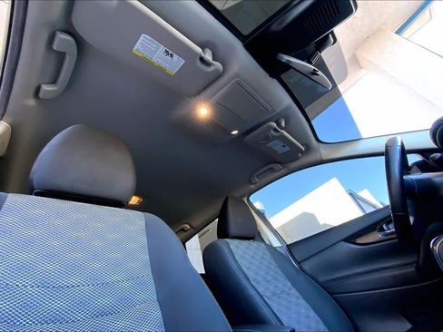 Used 2022 Nissan Rogue Sport SV image 14