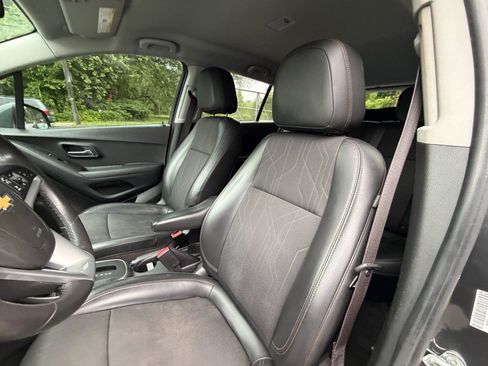 Used 2018 Chevrolet Trax LT w/ LT Convenience Package AWD/4WD image 17