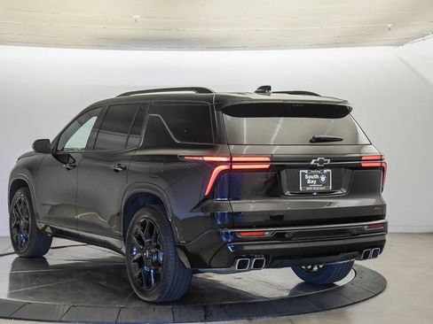 Used 2024 Chevrolet Traverse RS w/ LPO, Cargo Package FWD image 2