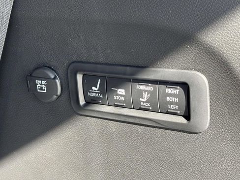 New 2026 Chrysler Pacifica Pinnacle image 37