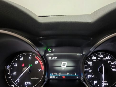 Used 2018 Alfa Romeo Stelvio AWD image 17