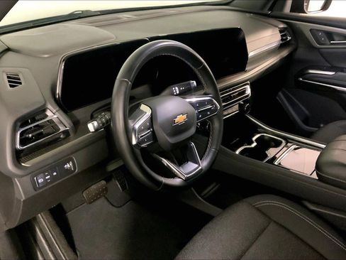 Used 2024 Chevrolet Traverse LT FWD image 14