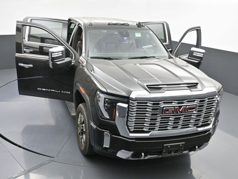 Used 2024 GMC Sierra 2500 Denali w/ Denali Reserve Package image 40