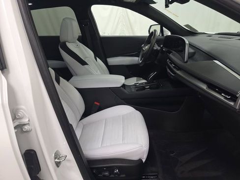 Used 2024 Cadillac XT4 Sport image 7