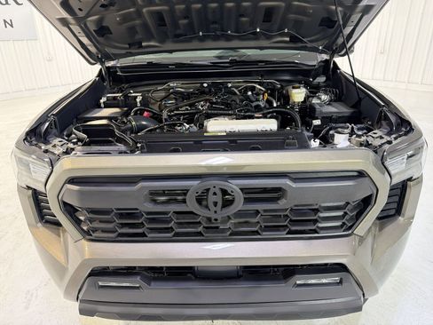 Used 2025 Toyota Tacoma TRD Sport AWD/4WD image 30