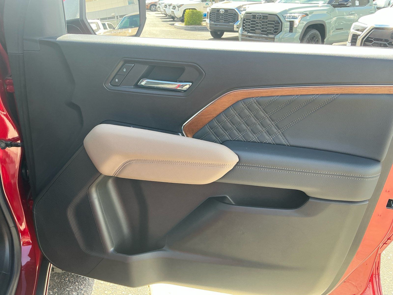 Used 2026 GMC Canyon Denali AWD/4WD image 8
