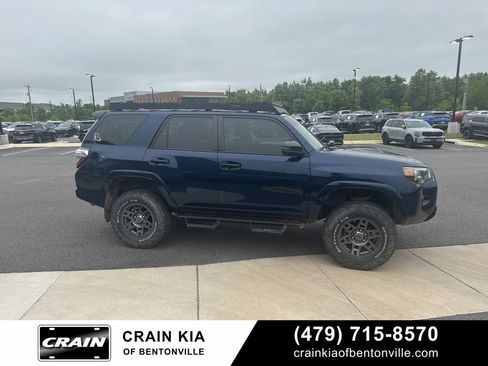 Used 2020 Toyota 4Runner Venture w/ Moonroof Package AWD/4WD image 9