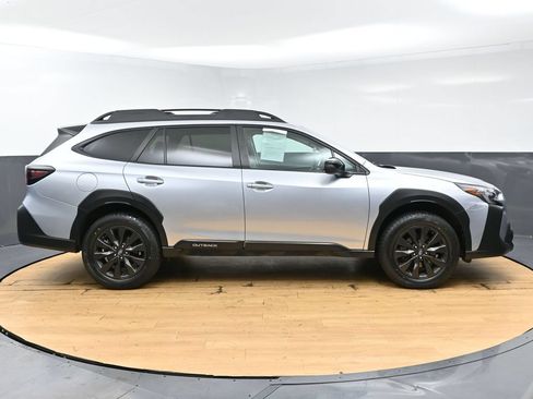 Used 2025 Subaru Outback Onyx Edition AWD/4WD image 7
